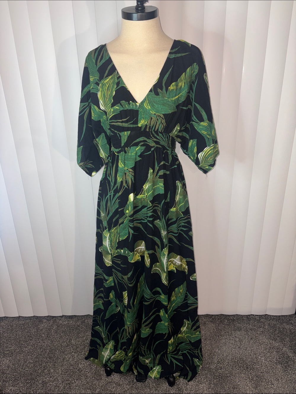 NWT Evolutionary Tropical Palm Leaf Maxi Dress Medium V-Neck Summer Resort Boho